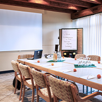 Tagungshotel im Saarland, Tagungsraum Galhau mit Flipchart